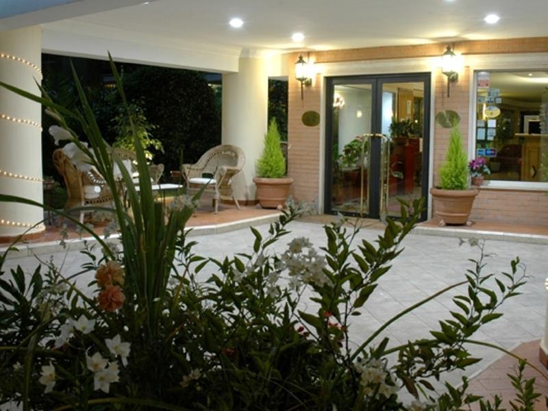 Aurora Garden Rom