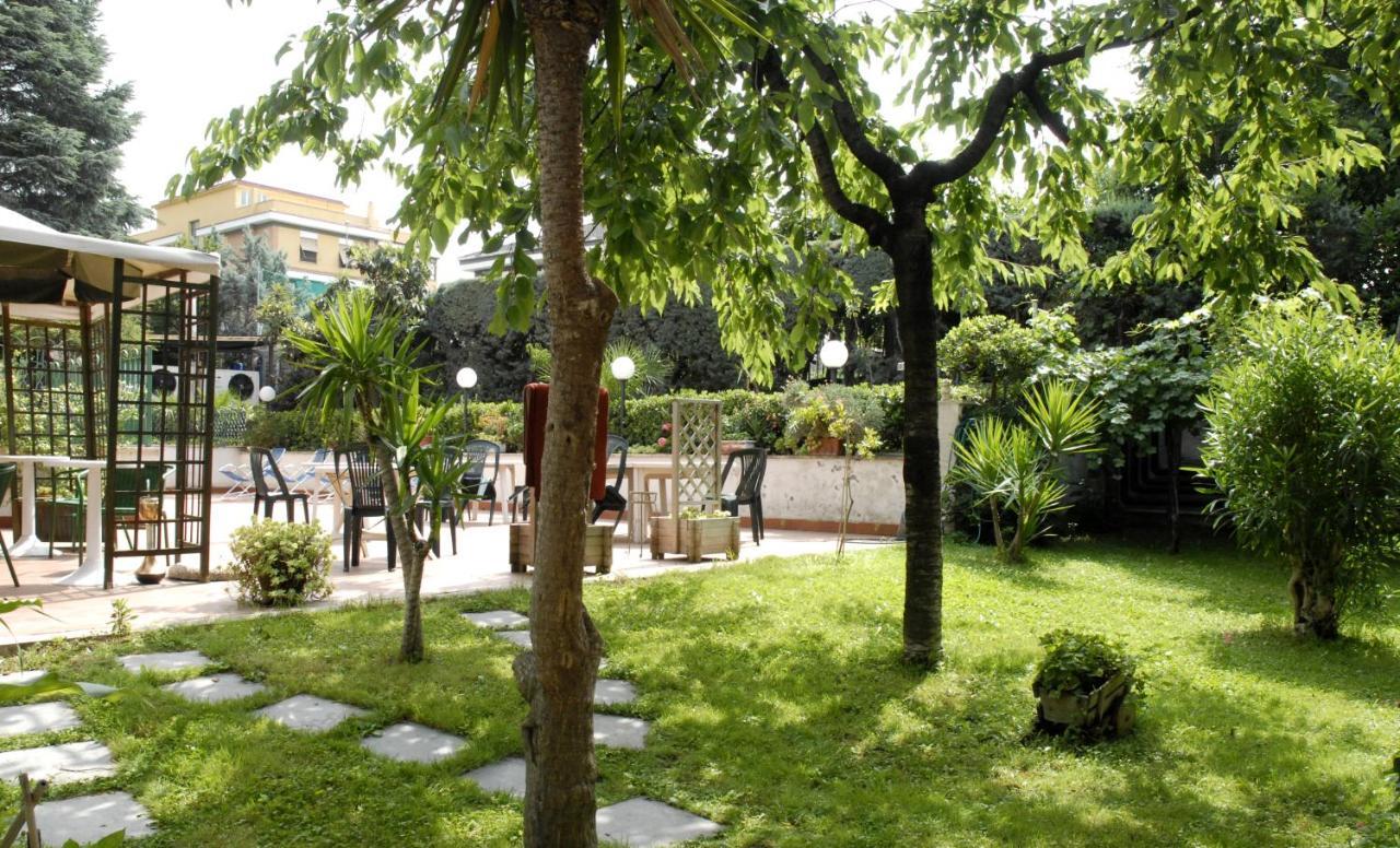 Aurora Garden Hotell 3*